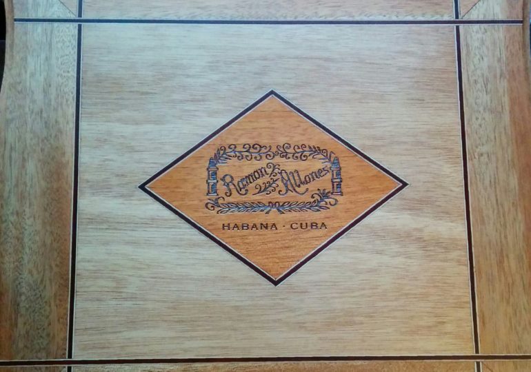 A tour of the Ramon Allones Imperiales Replica Humidor