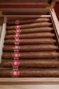 Upmann Replica Antique Humidor Supremas