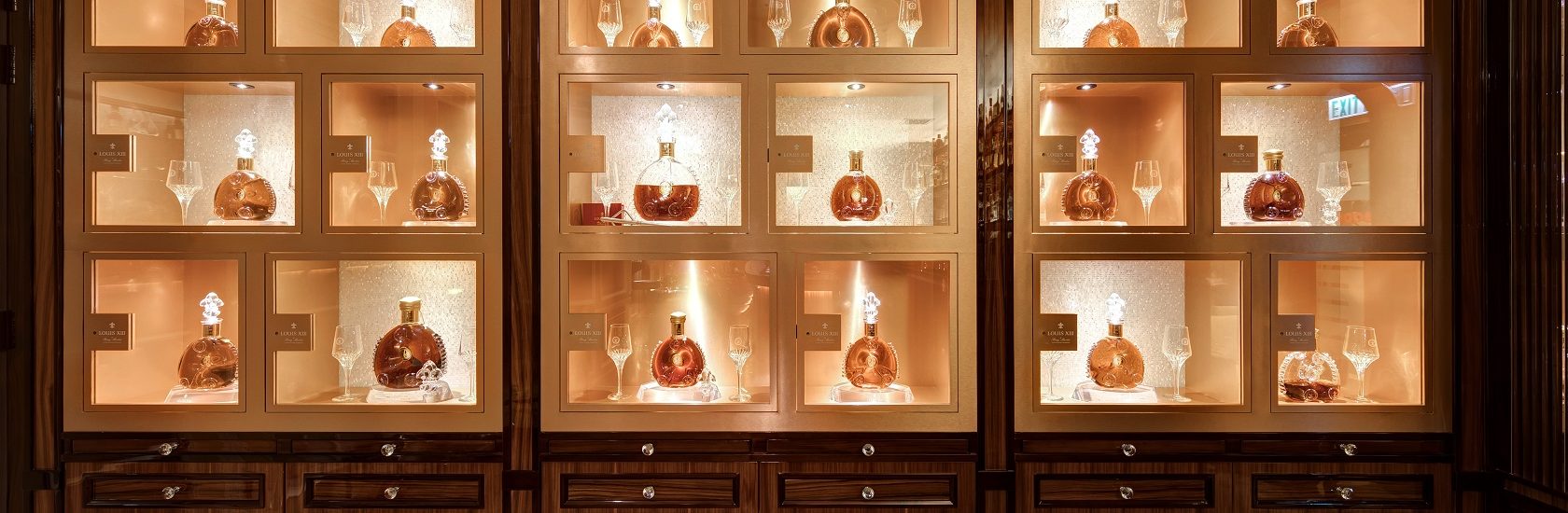 The New Louis XIII Fortress at El Comodo in Hong Kong. Interview and feature on this grand location.