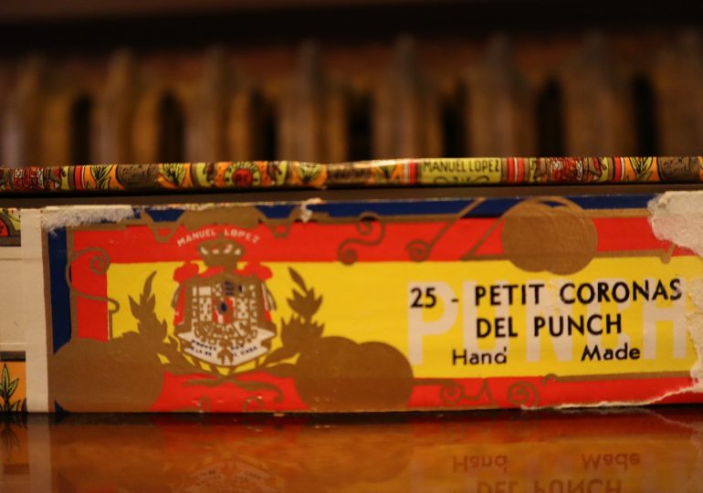 Vintage Cigar Corner - Punch Petit Corona Del Punch