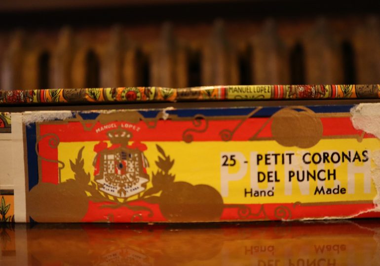 Vintage Cigar Corner - Punch Petit Corona Del Punch