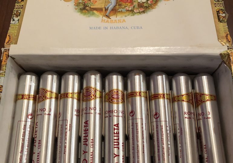 VINTAGE CIGAR CORNER- Romeo Y Julieta No. 3 from 2000