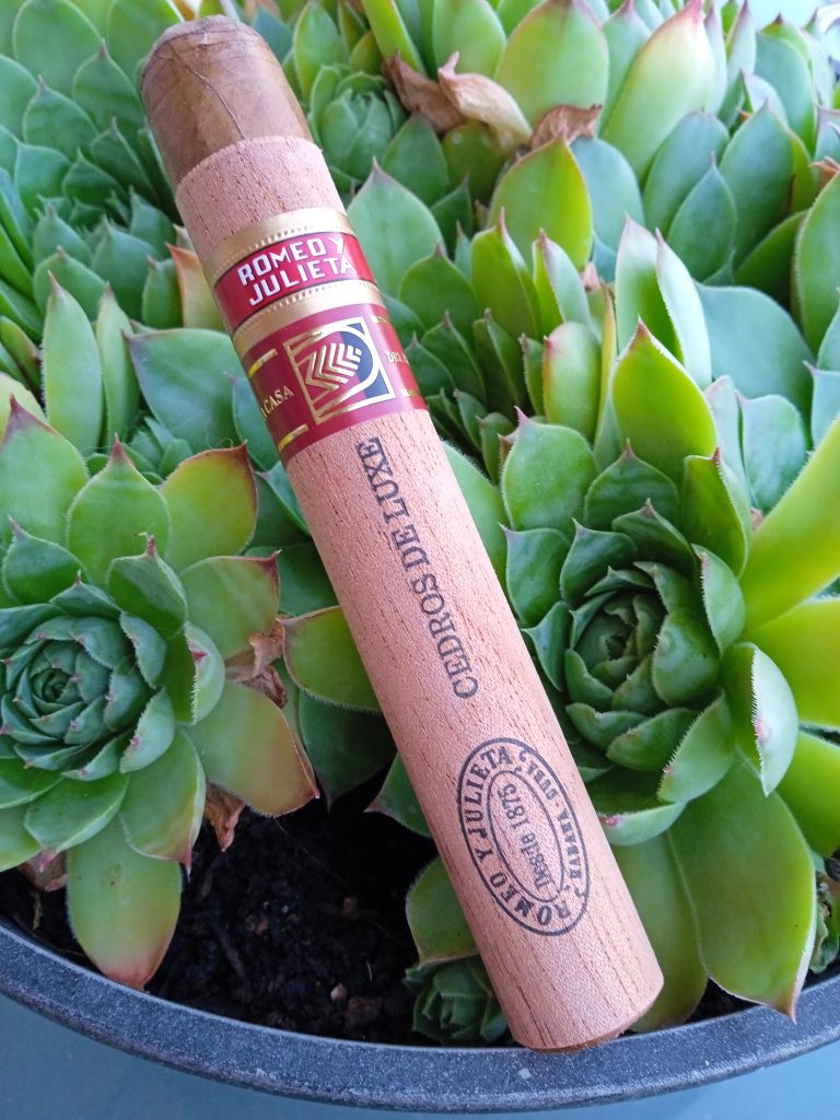 Romeo Y Julieta Cedros de LuxeCubanHouseOfCigars