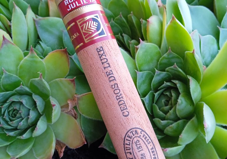 ROMEO Y JULIETA CEDROS DE LUXE CIGAR REVIEW